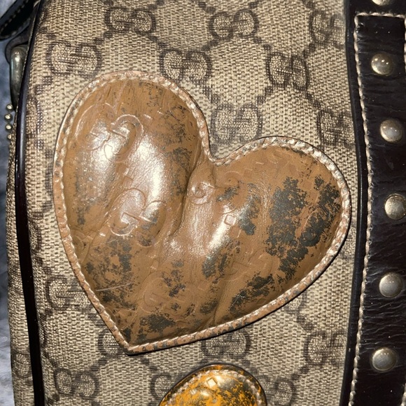 Vintage Gucci monogram Preloved in great condition the hearts do have some wear - Picture 3 of 14